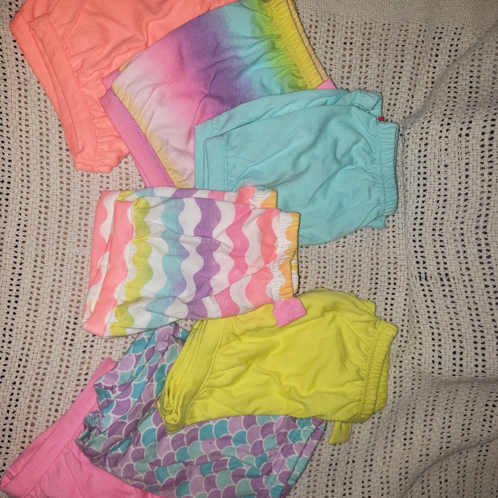 7 pairs of baby girl shorts!!